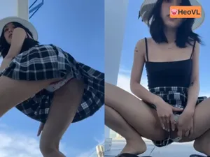 Em ghệ dâm đi đi giã ngoại nhưng cũng không quên quay clip show buồi cho fans xem